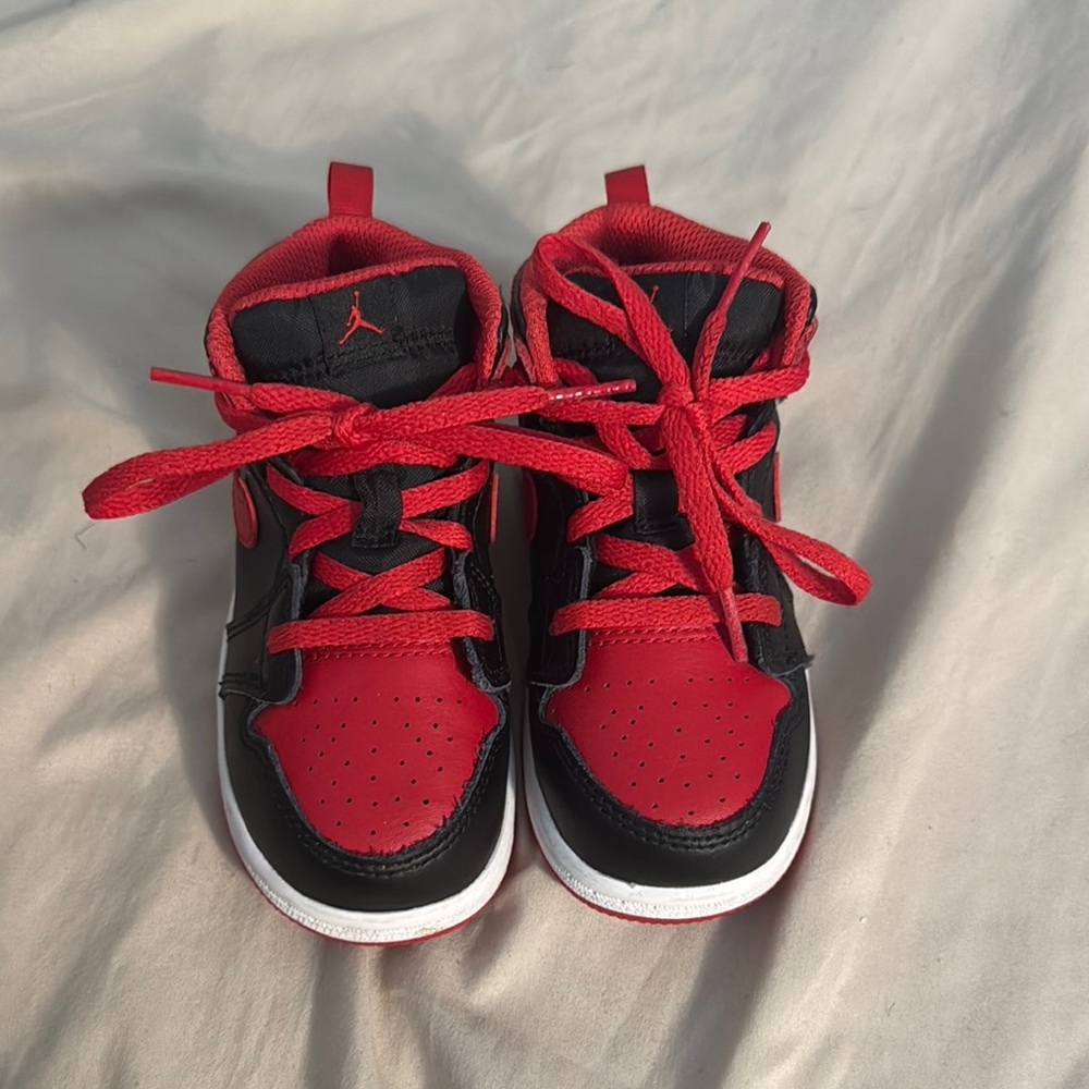 Nike Air Jordan Retro 1
"Alternate Bred"
